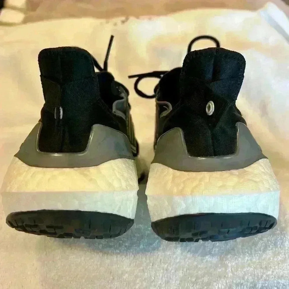 ADIDAS UltraBOOST 22 Cold.RDY Running
Black Grey Shoes Size 10 RARE - Picture 9 of 12